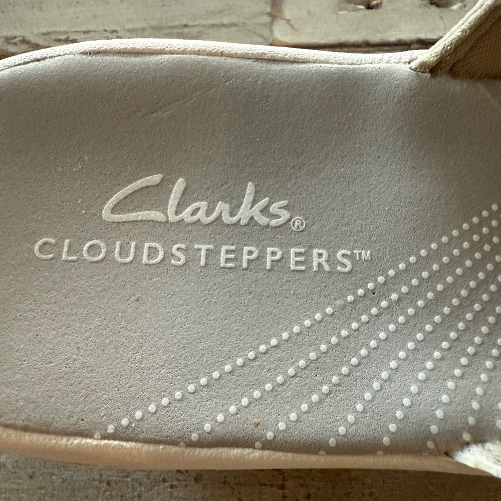 Clarks Cloudstepper  Womens Breeze Sea thong flipflop sandal 7M  White - Picture 4 of 6